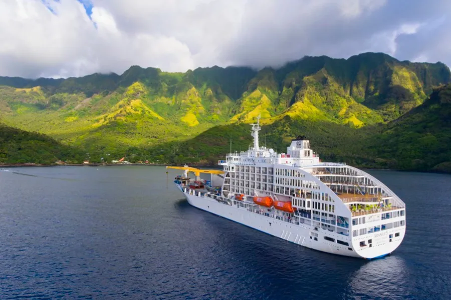 arnaui 5 cruise ship tahiti